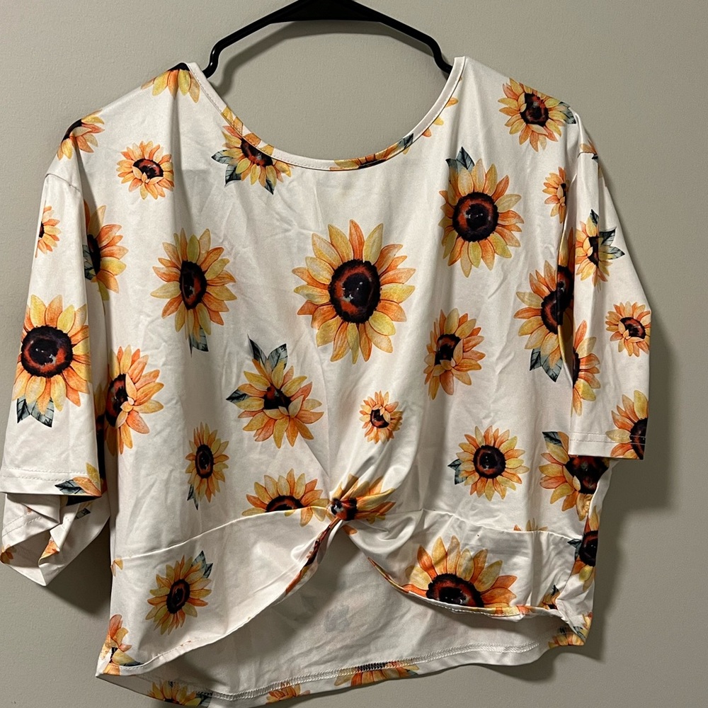 Cropped sunflower t